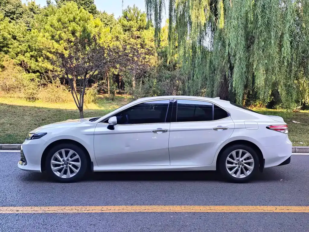 Toyota Camry — фото 8
