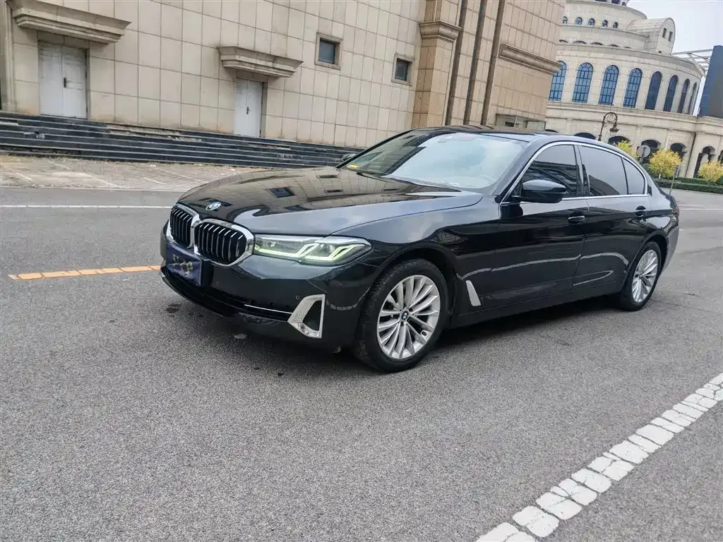 BMW 5 Series — фото 1