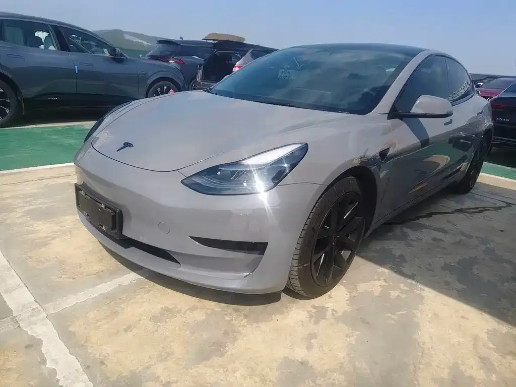 Tesla Model 3 — фото 1