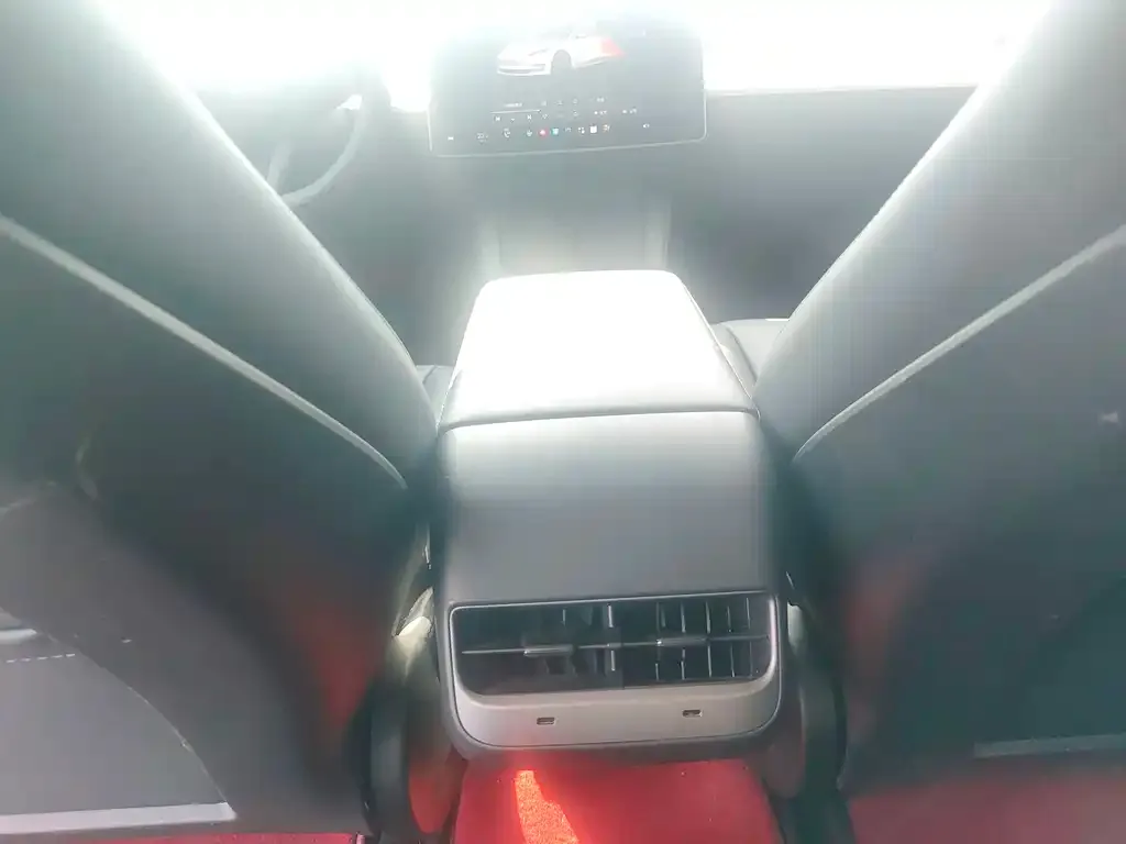 Tesla Model 3 — фото 3