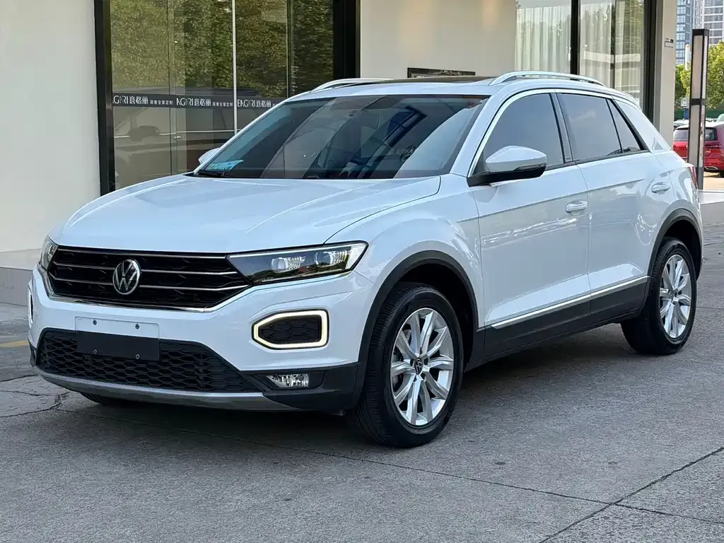 Volkswagen T-Roc — фото 1