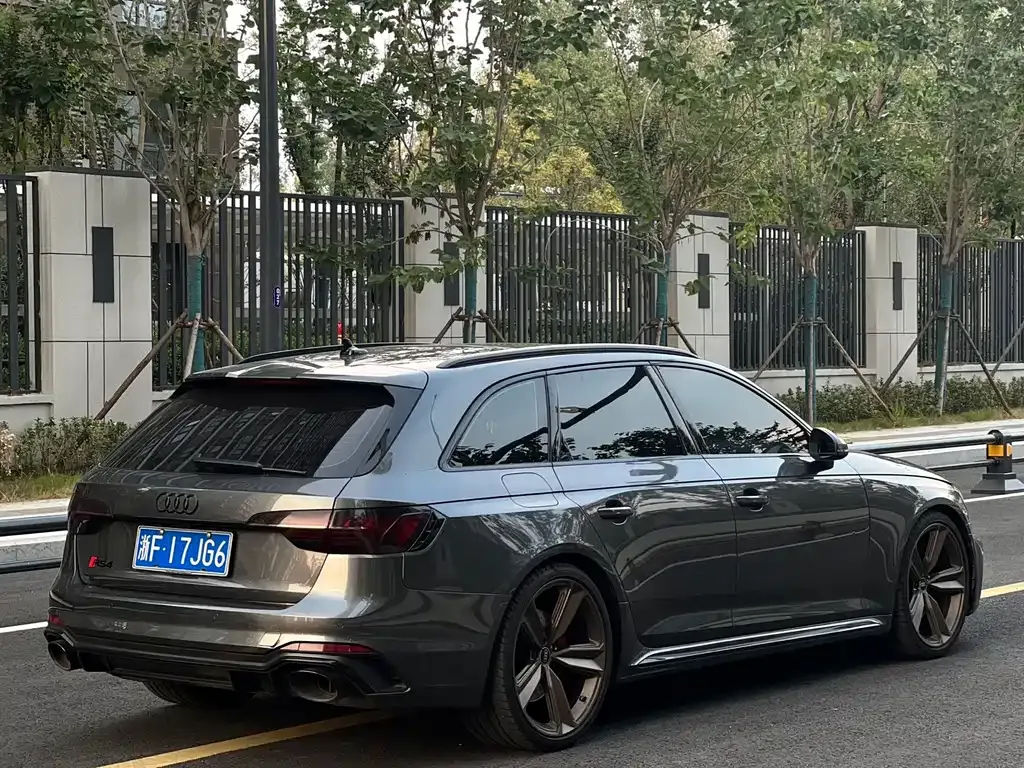 Audi RS 4 — фото 10