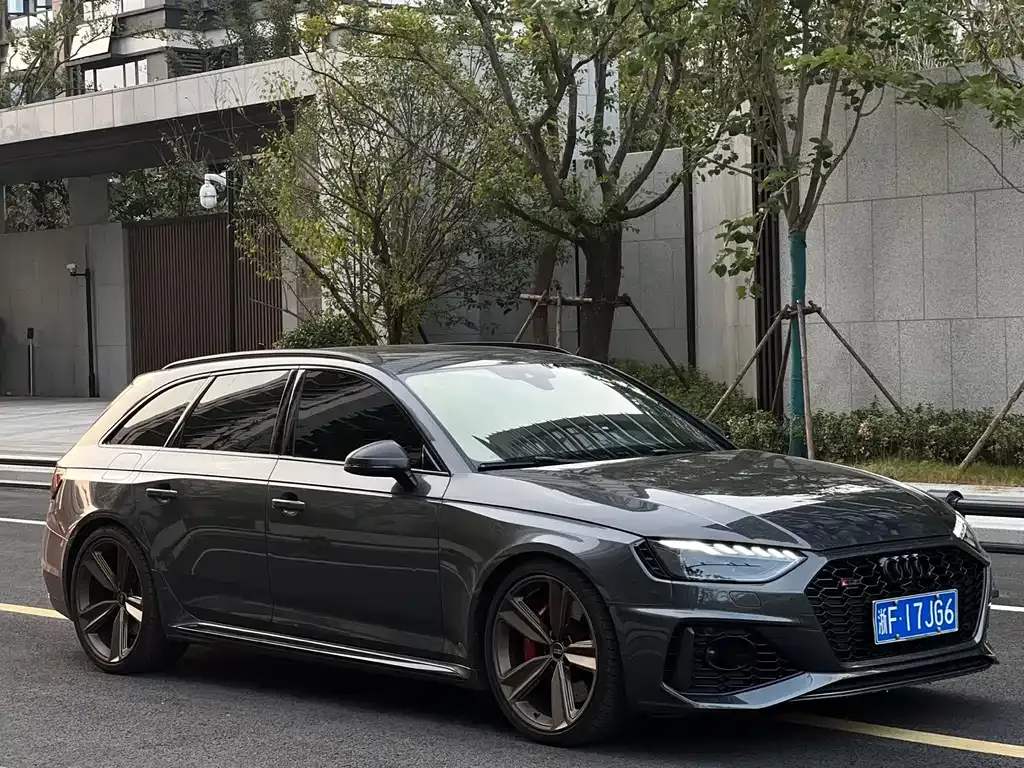 Audi RS 4 — фото 8