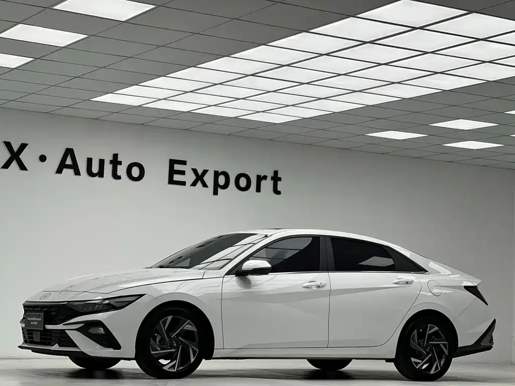 Hyundai Elantra — фото 7