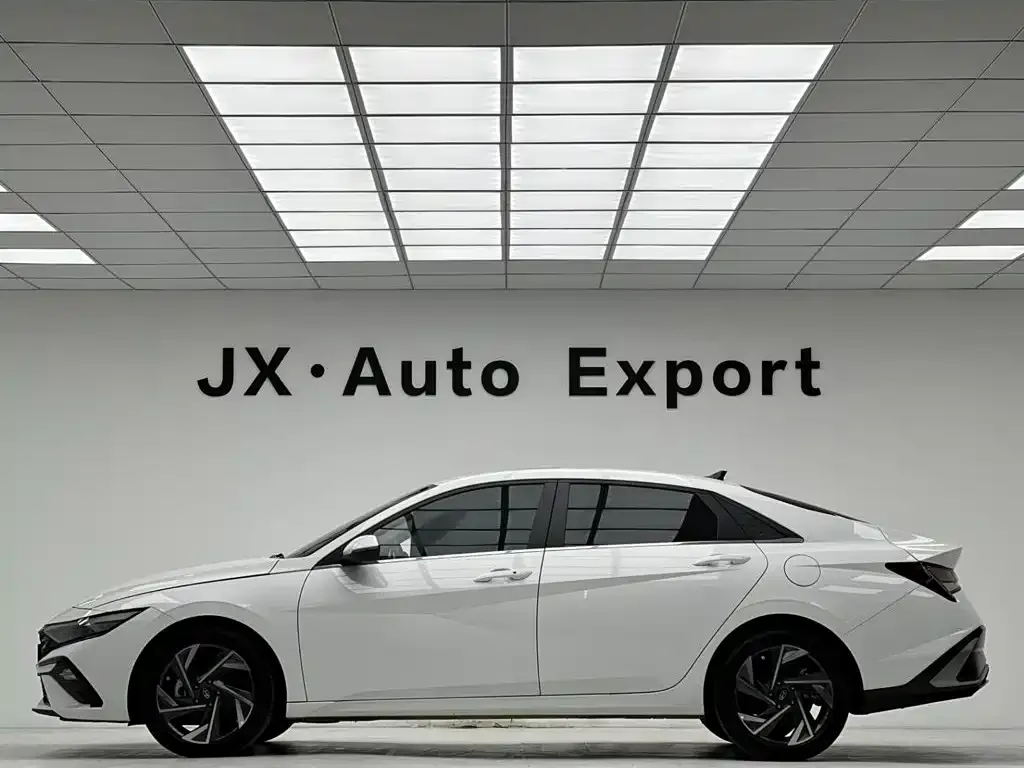 Hyundai Elantra — фото 3
