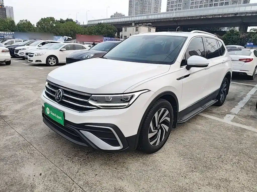 Volkswagen Tiguan L — фото 4
