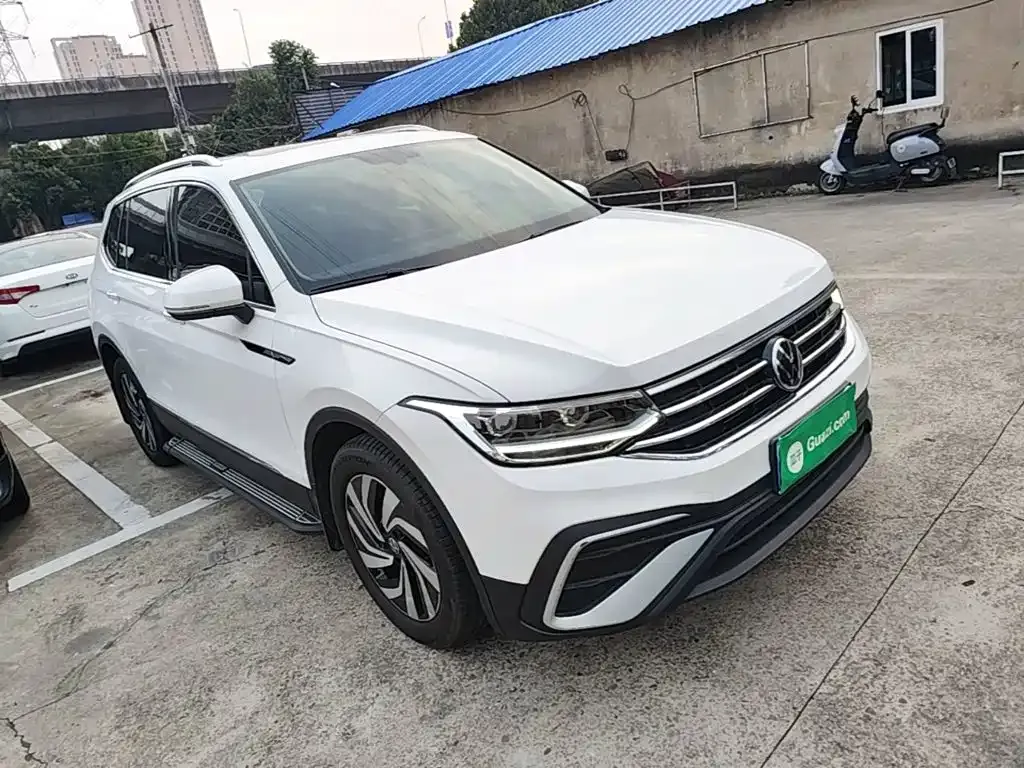 Volkswagen Tiguan L — фото 6