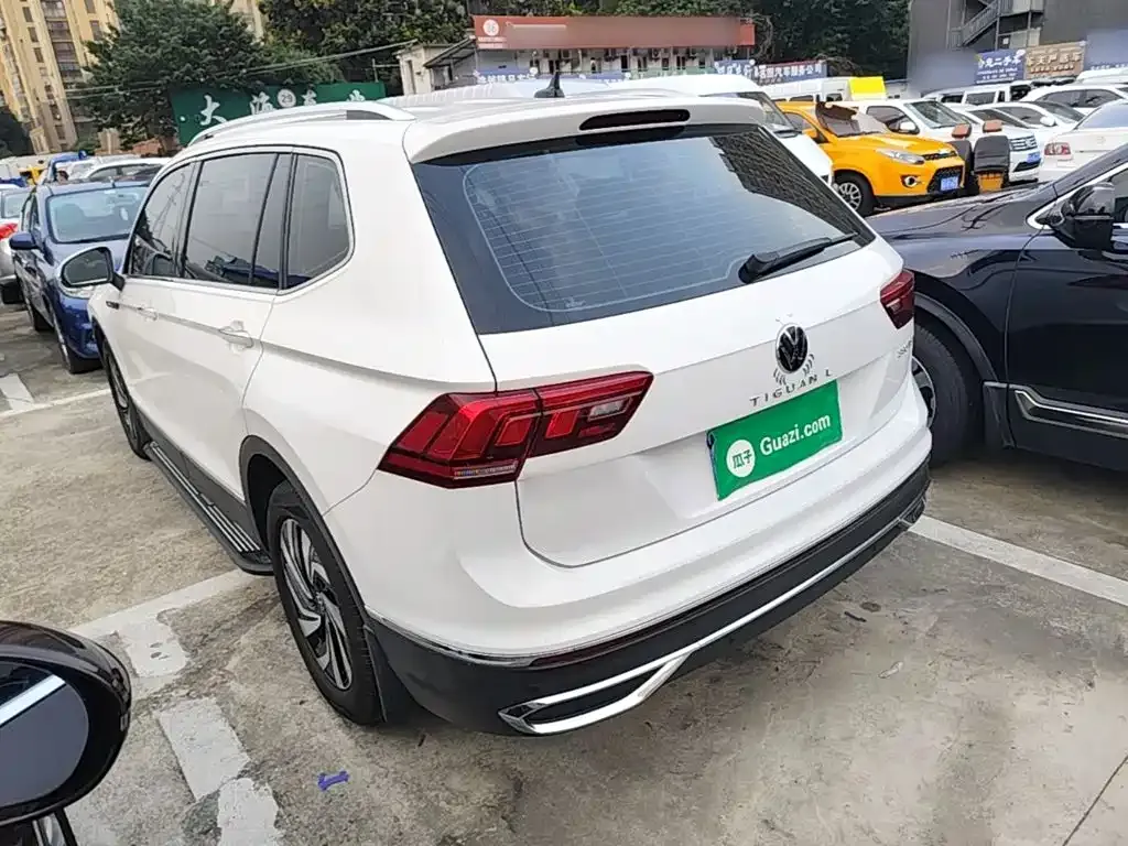 Volkswagen Tiguan L — фото 10