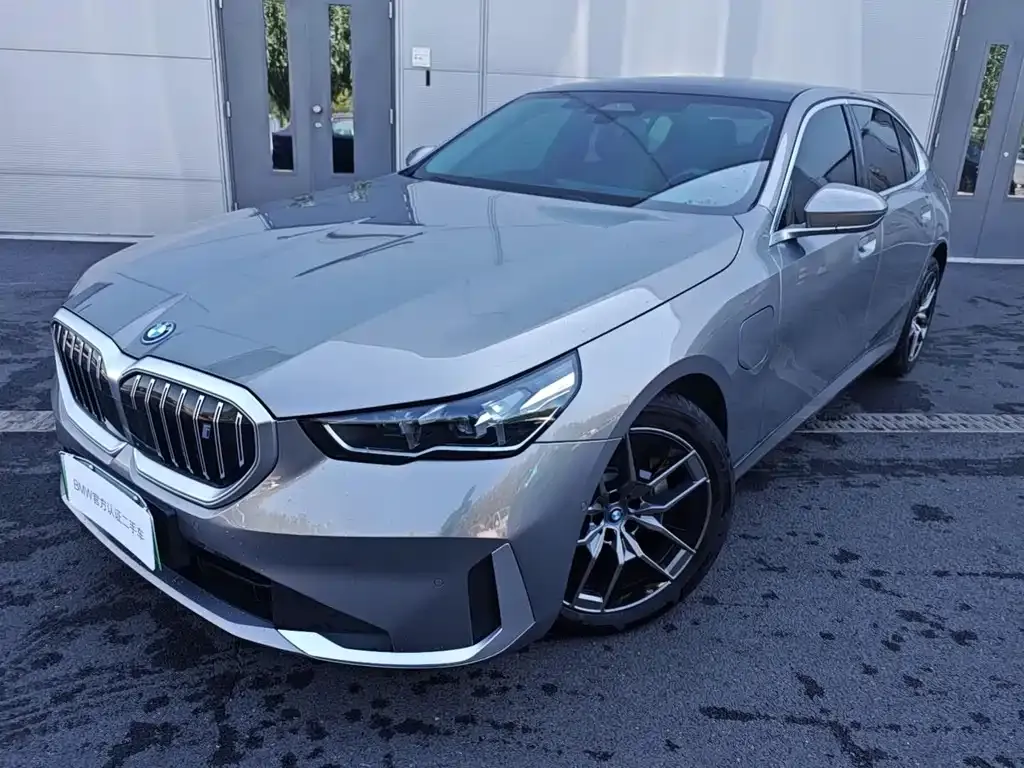 BMW i5 — фото 1