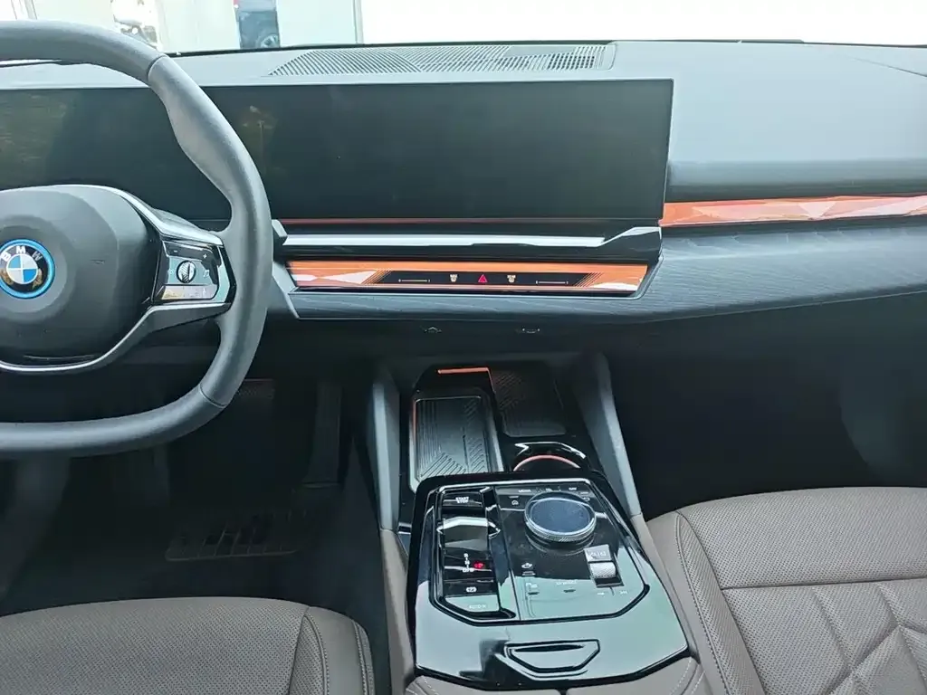BMW i5 — фото 9
