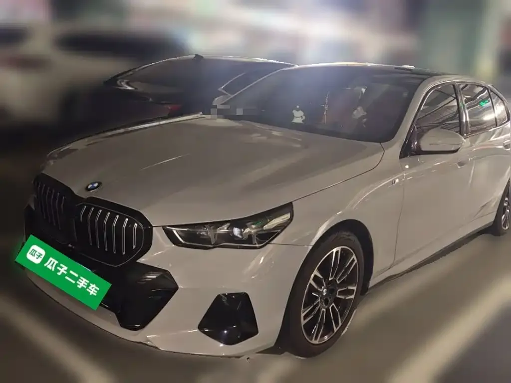 BMW 5 Series — фото 1