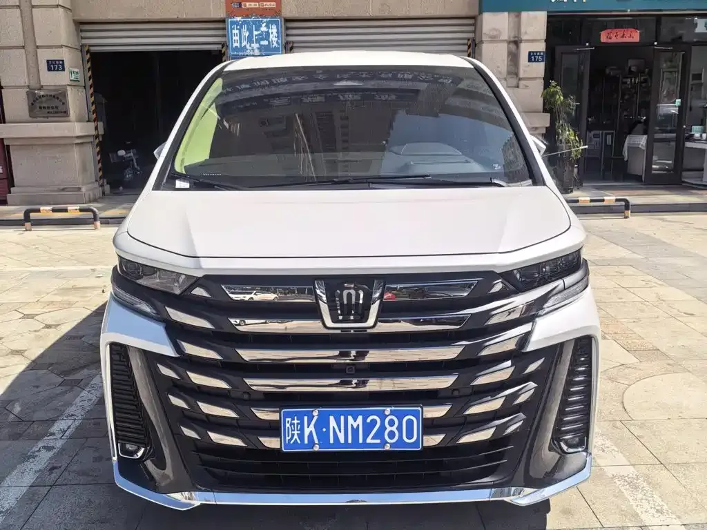 Toyota Vellfire — фото 6