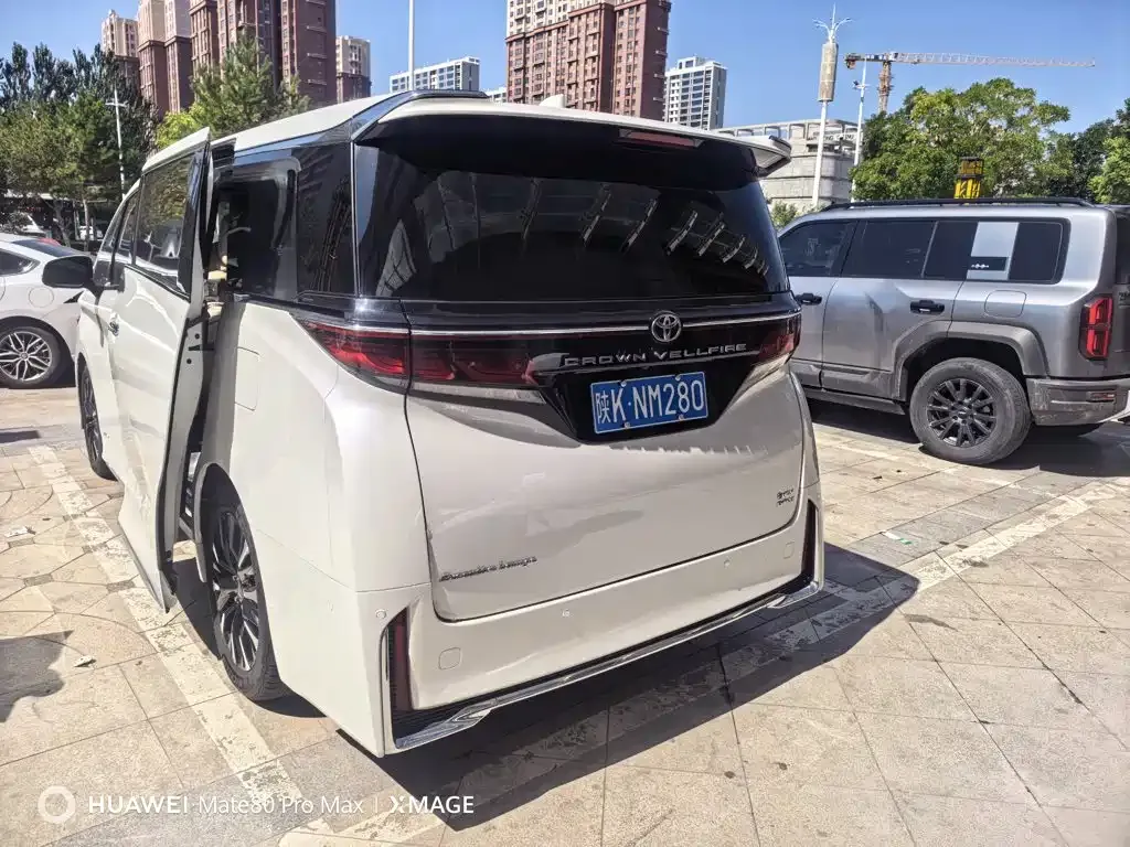 Toyota Vellfire — фото 4