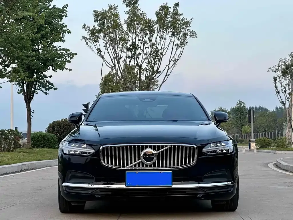 Volvo S90 — фото 1