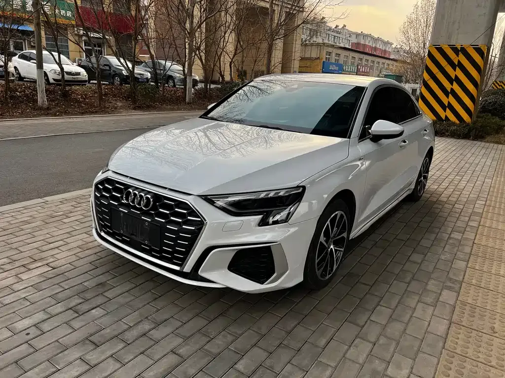 Audi A3 — фото 1