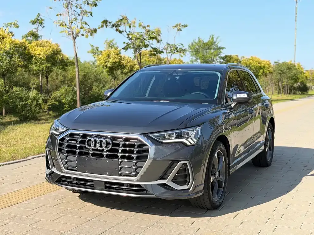 Audi Q3 — фото 1