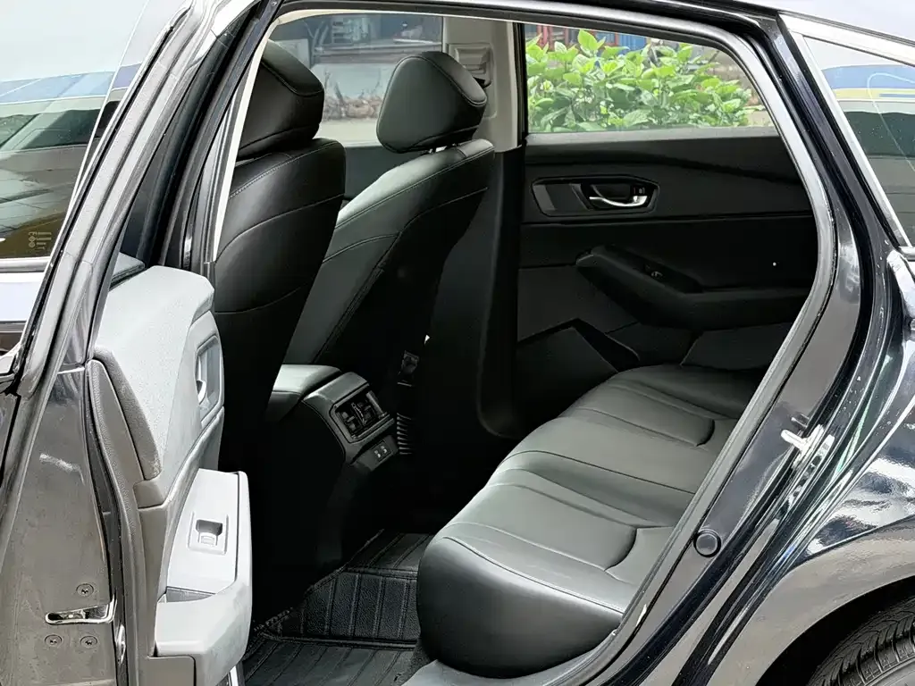 Honda Accord — фото 10