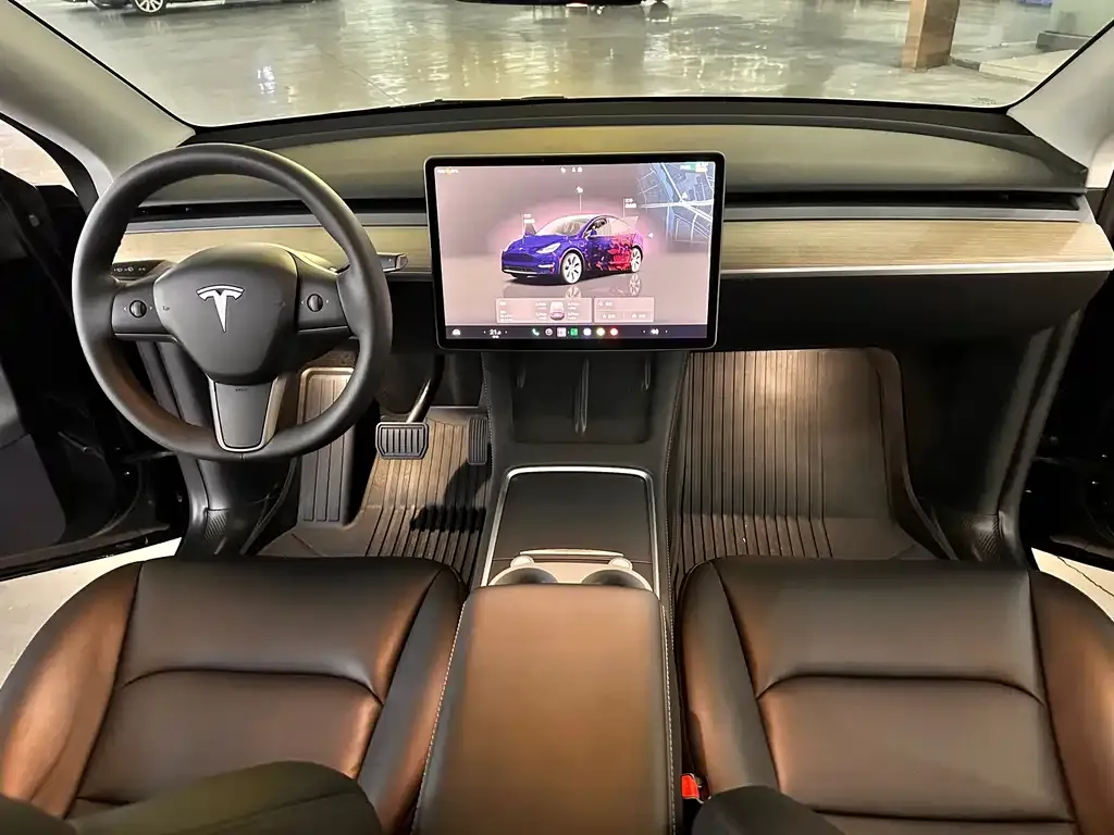 Tesla Model Y — фото 6