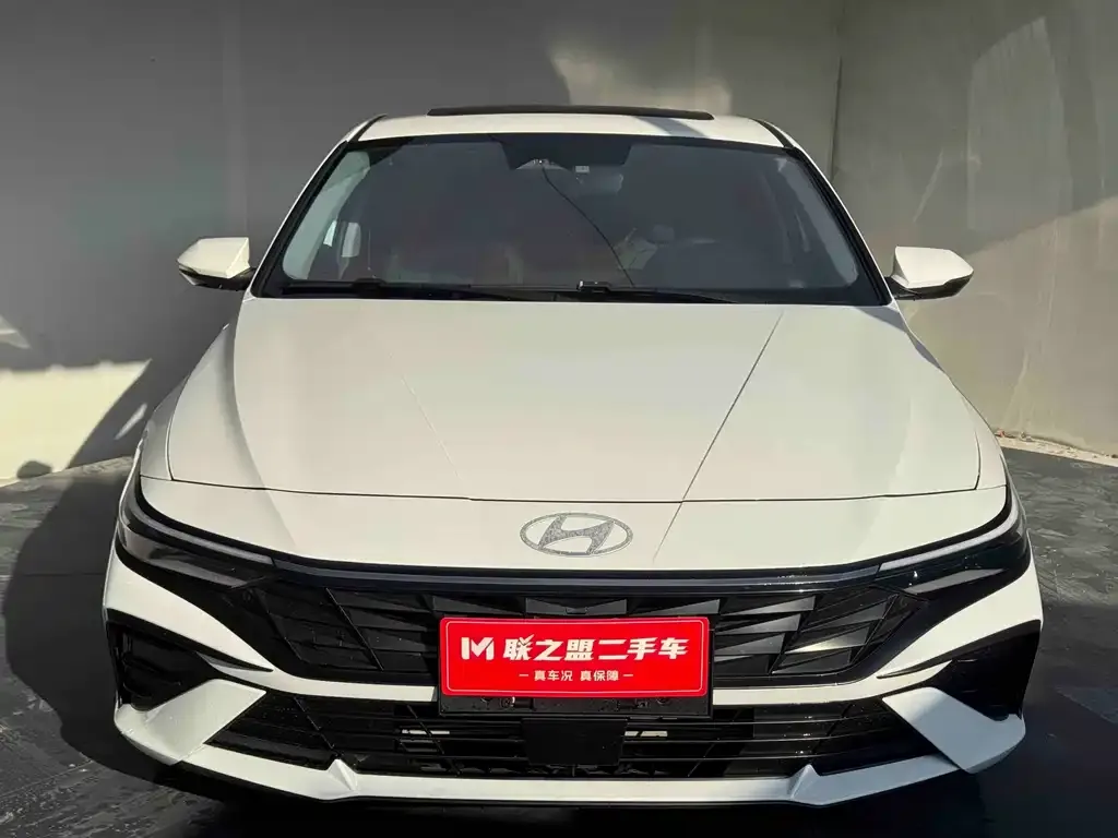 Hyundai Elantra — фото 2