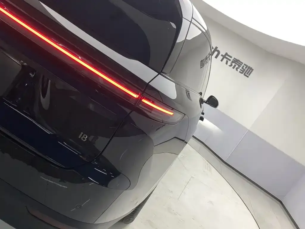 Li Auto Li i8 — фото 3