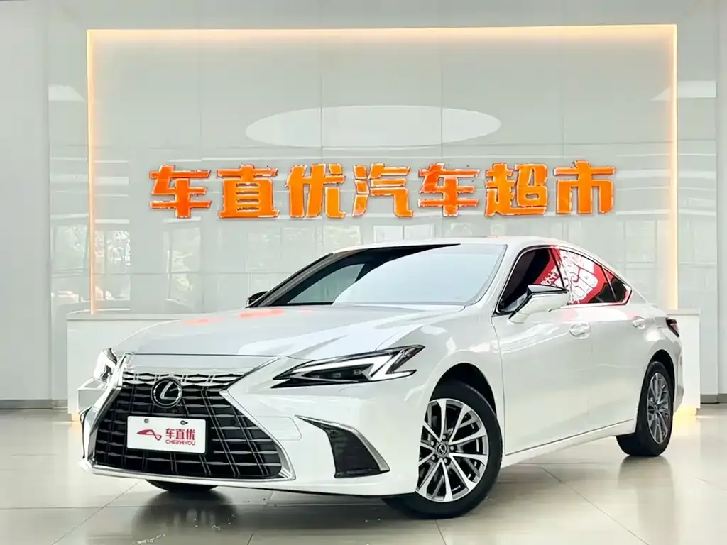 Lexus ES — фото 1