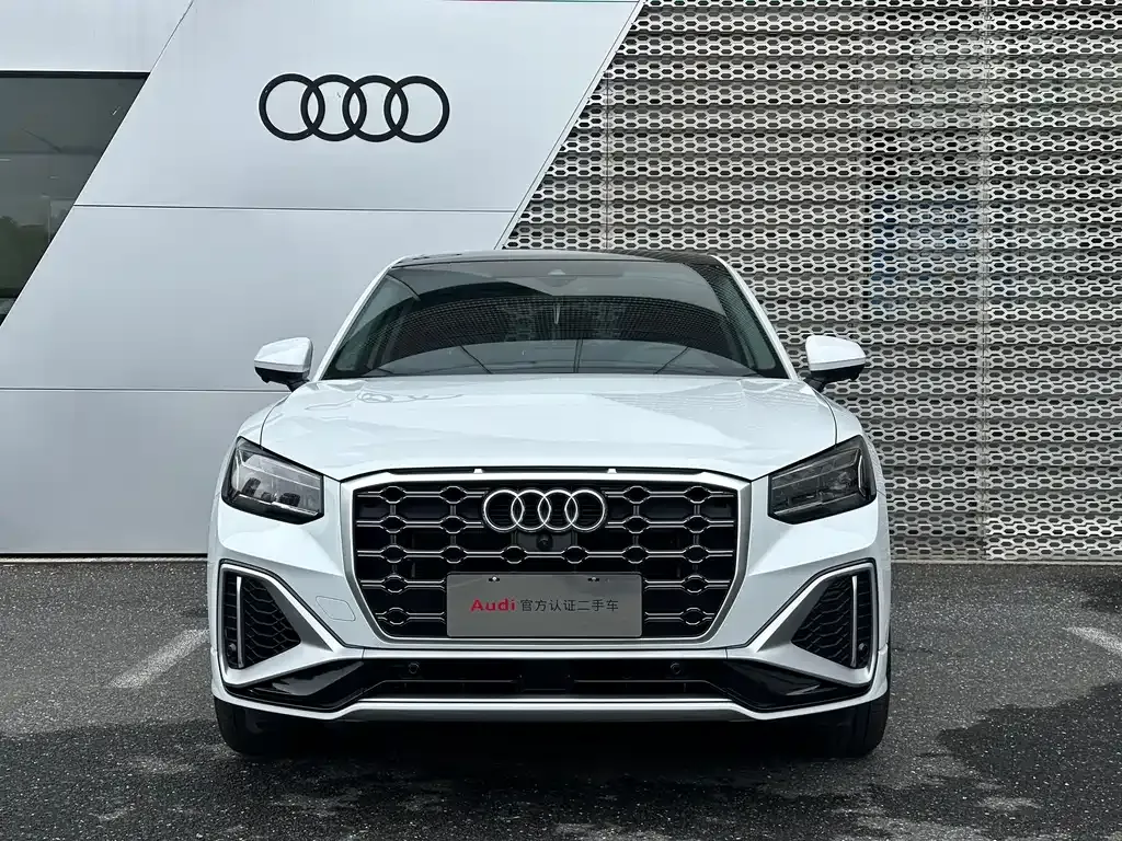 Audi Q2L — фото 7