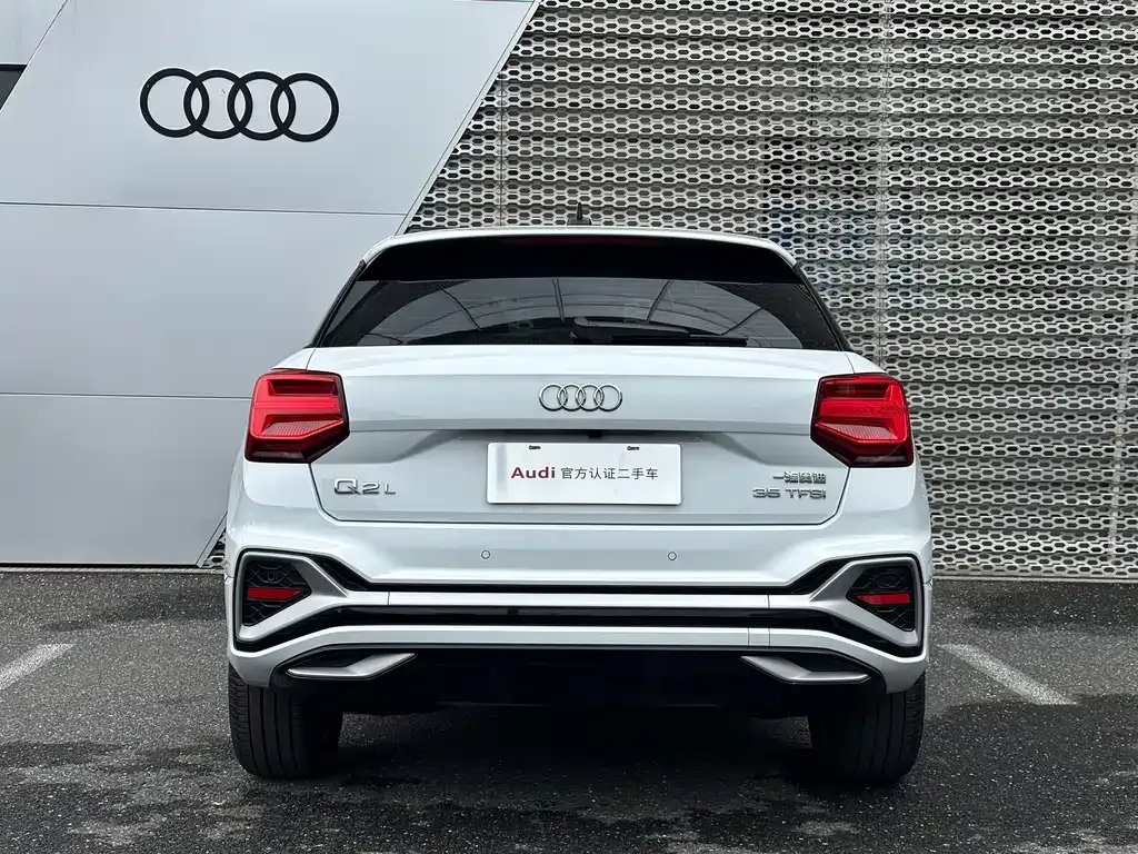 Audi Q2L — фото 8
