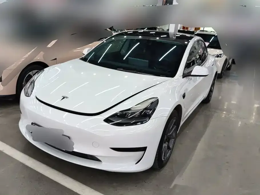 Tesla Model 3 — фото 1