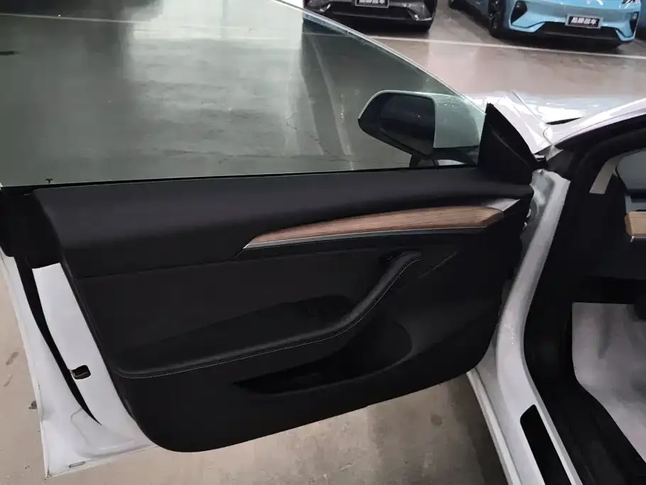 Tesla Model 3 — фото 6