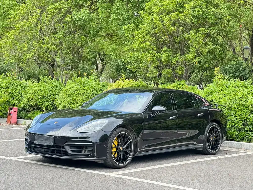 Porsche Panamera — фото 1