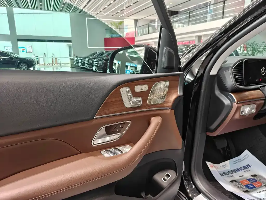 Mercedes-Benz GLS — фото 10