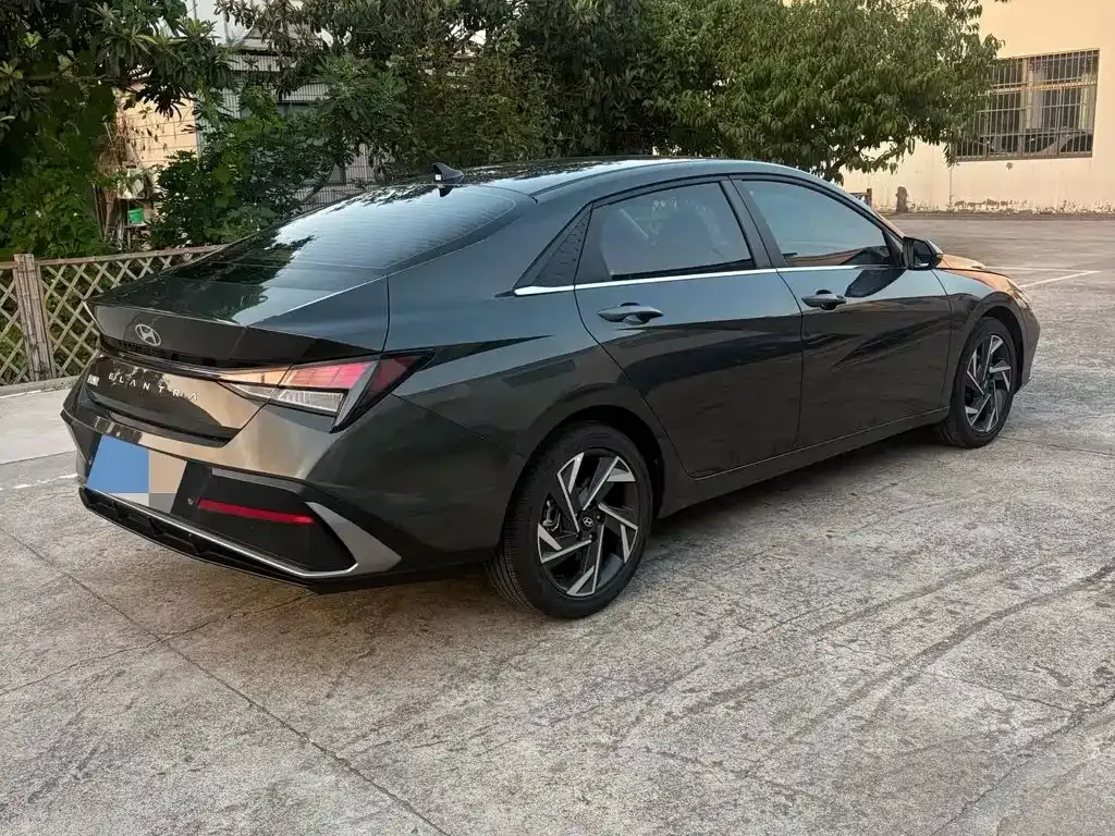 Hyundai Elantra — фото 9