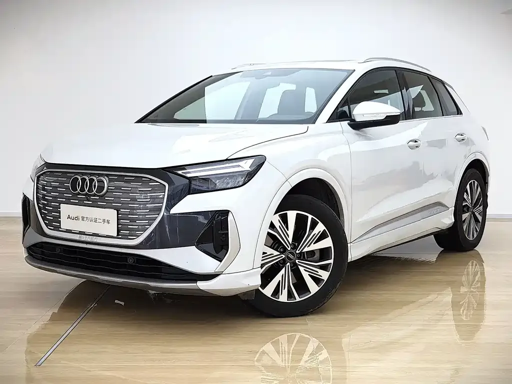 Audi Q4 e-tron — фото 1