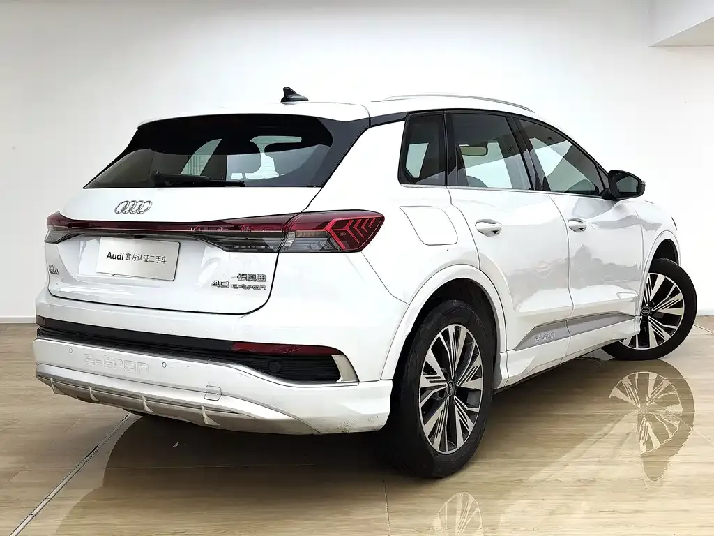 Audi Q4 e-tron — фото 8