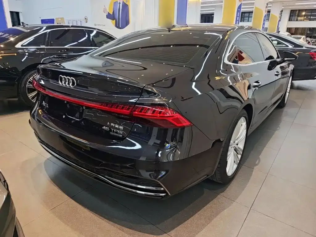 Audi A7L — фото 10