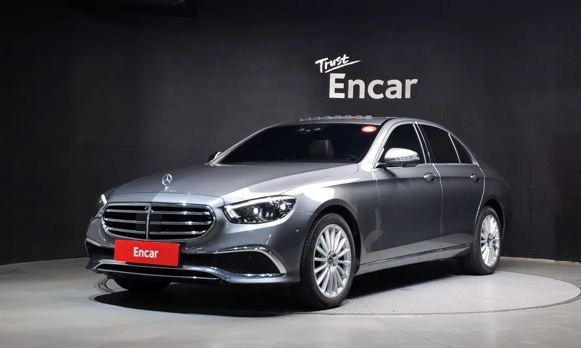 Mercedes-Benz E-Class — фото 1