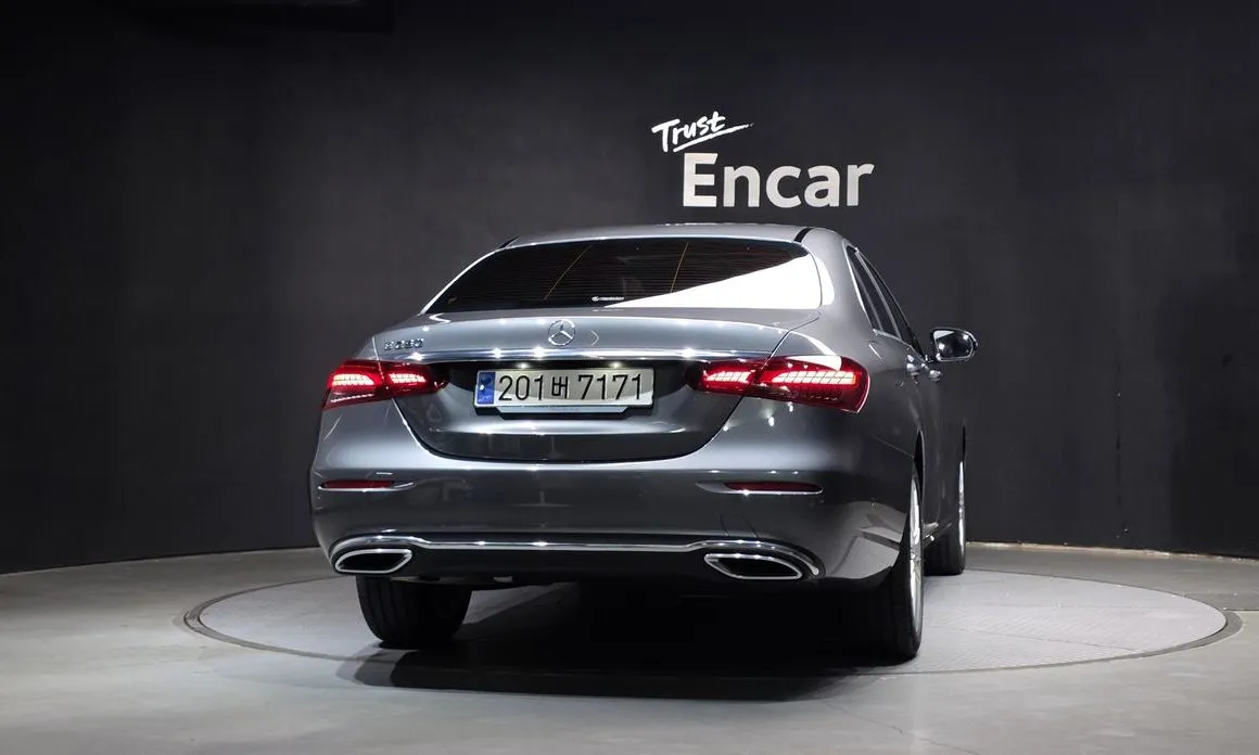 Mercedes-Benz E-Class — фото 2