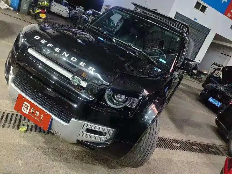 Land Rover Defender — фото 1