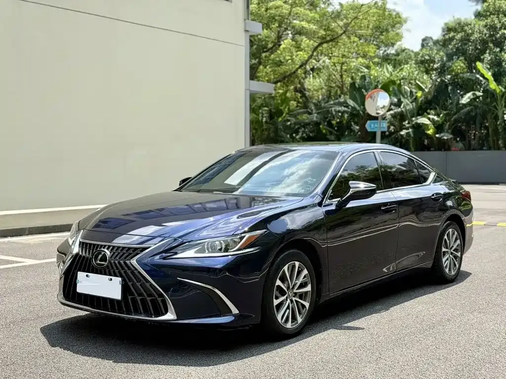 Lexus ES — фото 1