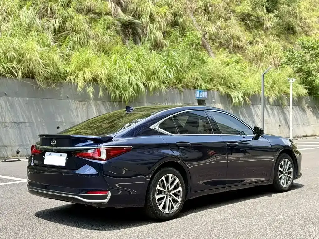 Lexus ES — фото 7