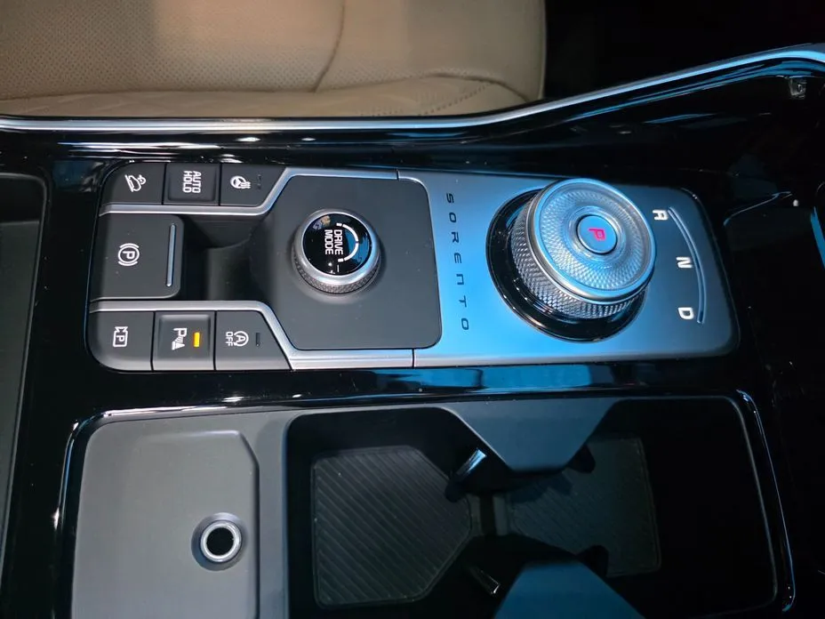 Kia Sorento — фото 8