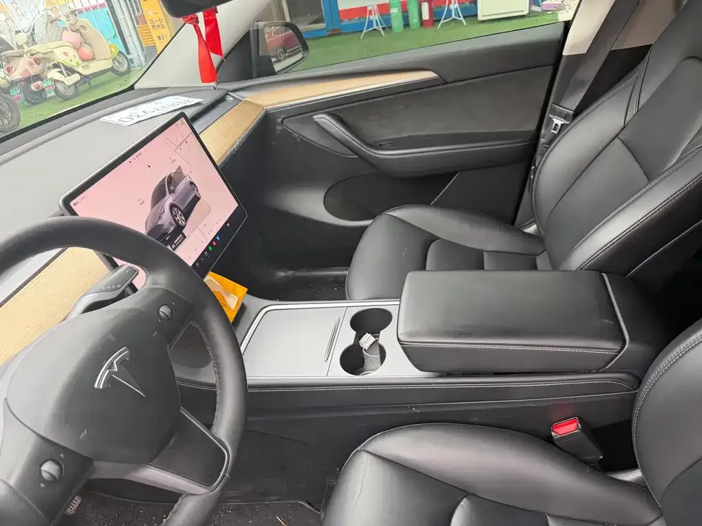 Tesla Model Y — фото 7