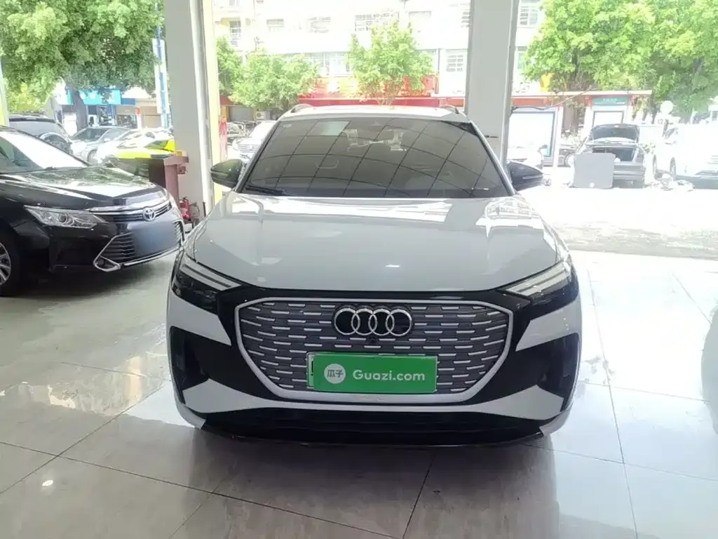 Audi Q4 e-tron — фото 10