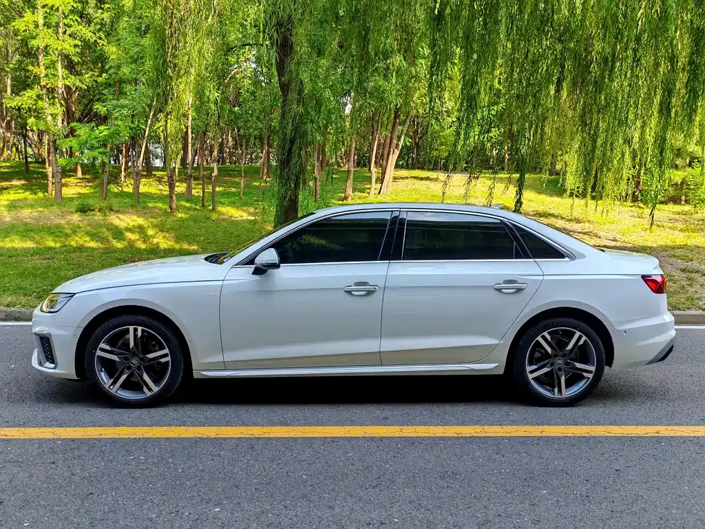 Audi A4L — фото 10