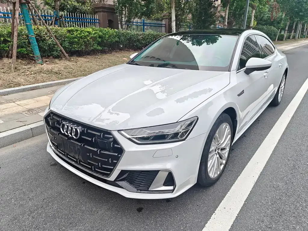 Audi A7L — фото 1