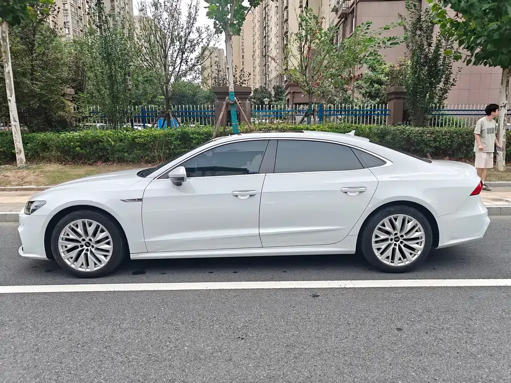 Audi A7L — фото 10
