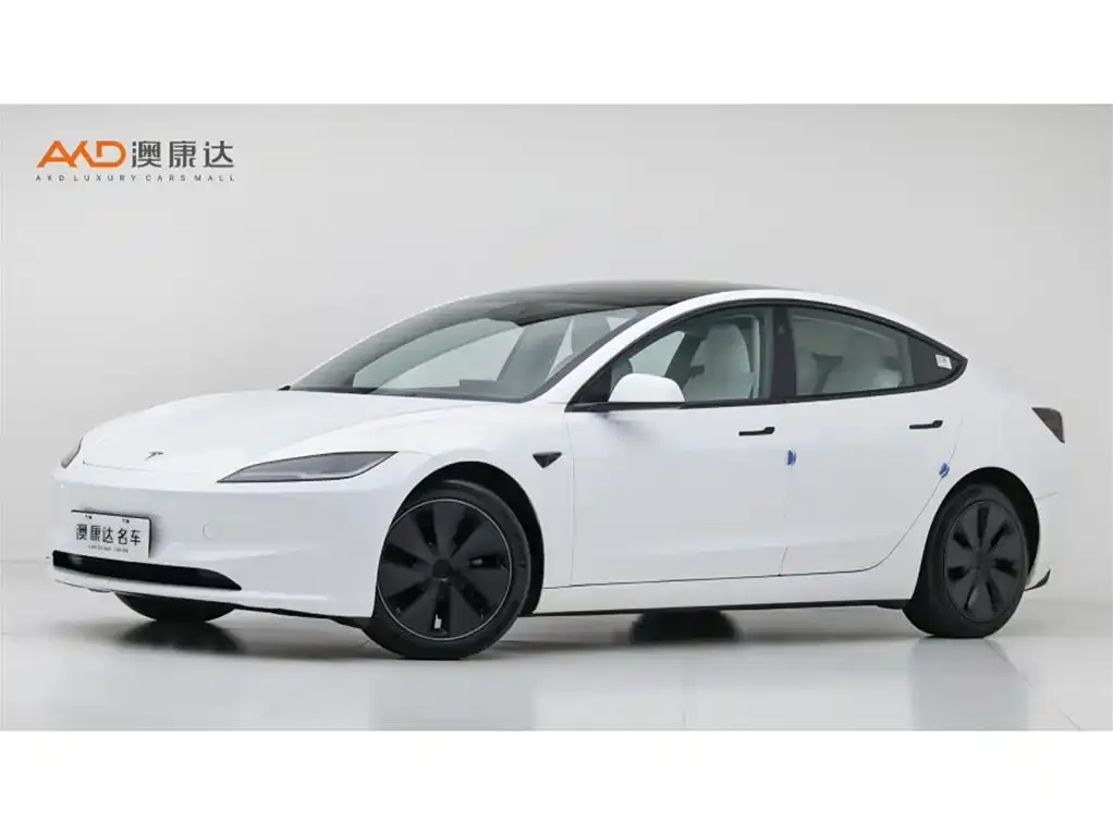 Tesla Model 3 — фото 1