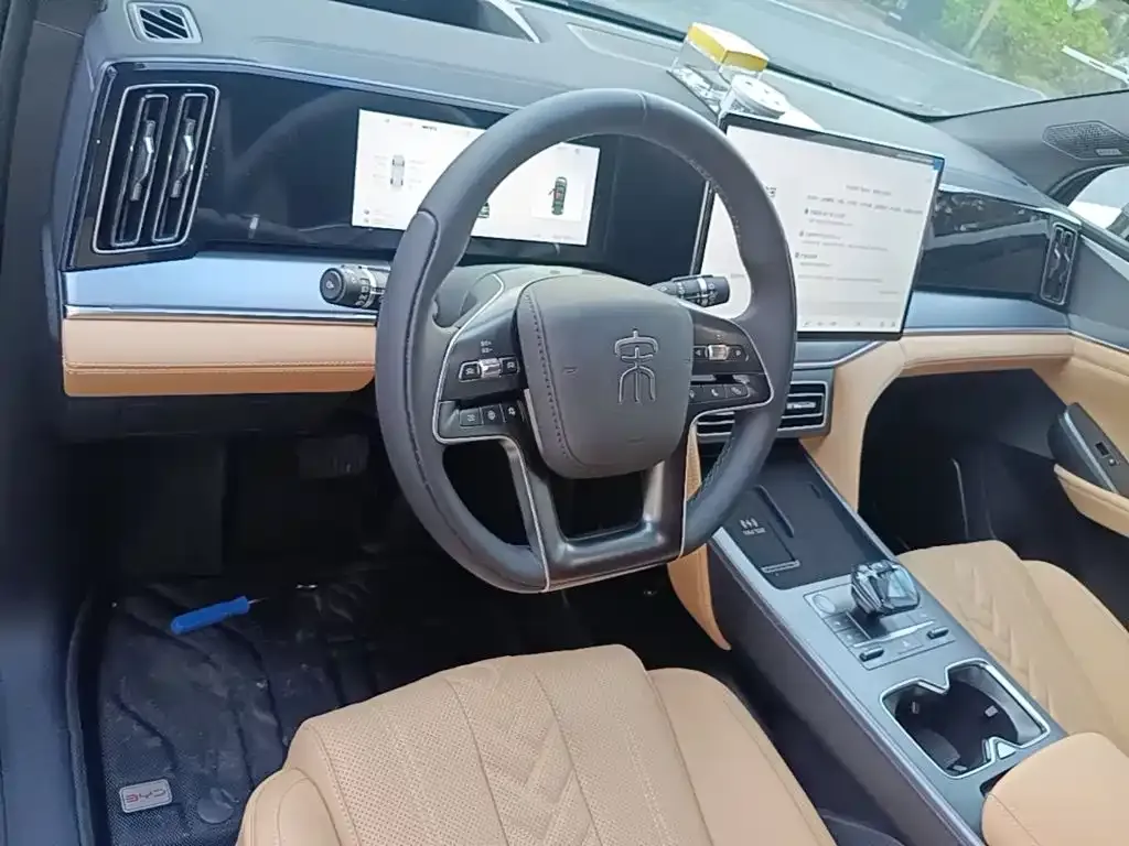 BYD L DM-i — фото 9