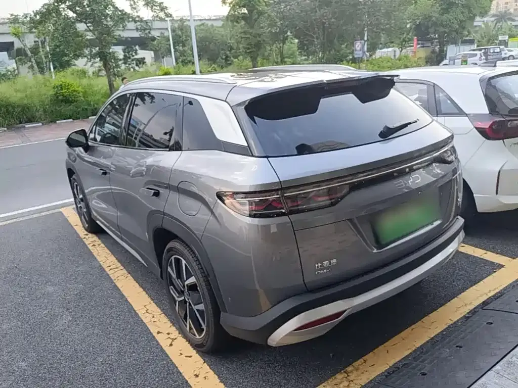 BYD L DM-i — фото 7