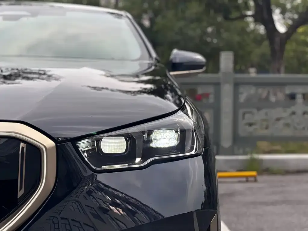 BMW 5 Series — фото 2